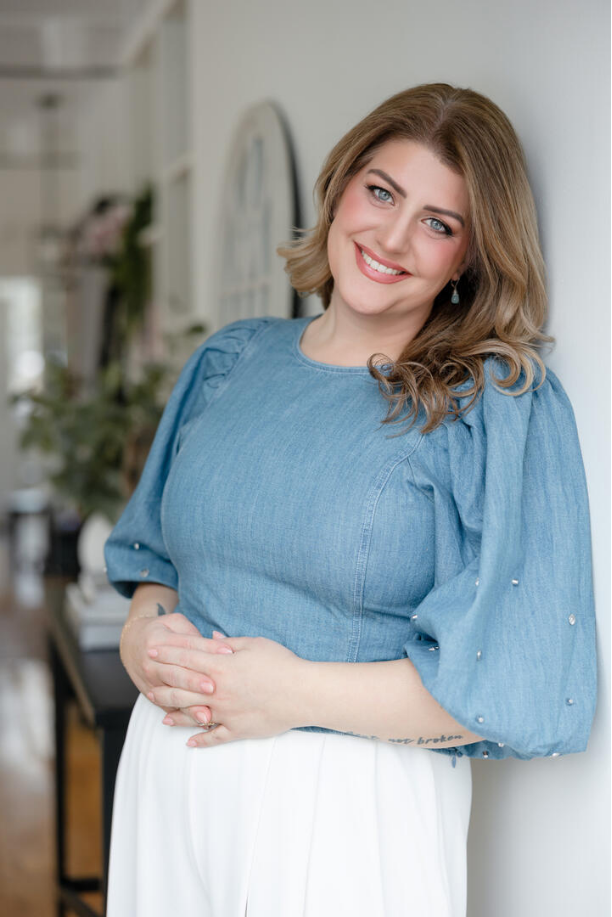 Kristen Hoffman, certified Drops de Cor consultant
